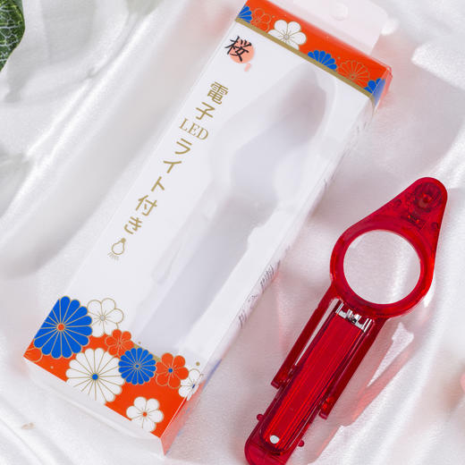 樱花汇LED灯 4倍放大镜指甲钳 中老年、近视适用指甲钳 防飞溅  居家好物必备 多色可选 商品图6