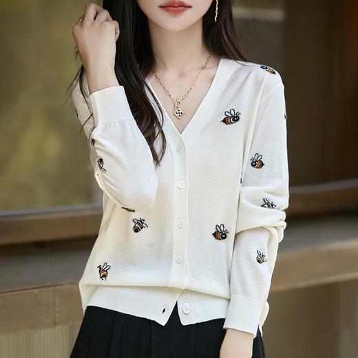 丁摩小蜜蜂刺绣精纺羊毛针织开衫新款欧货女装毛衣打底衫AL86-3292 商品图3