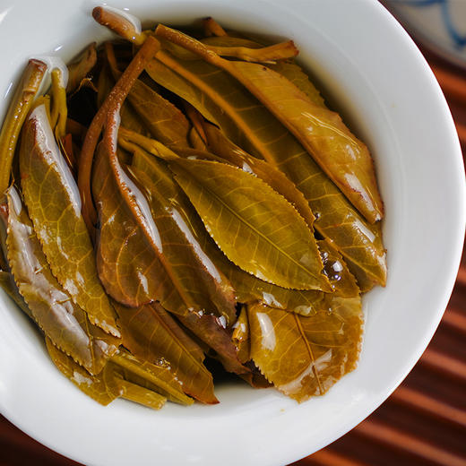 最后库存；第九届勐海（国际）茶王节茶王赛金奖生茶！！2013年云南普洱茶勐海阿卡山金奖生茶357g/饼  原包装 商品图6