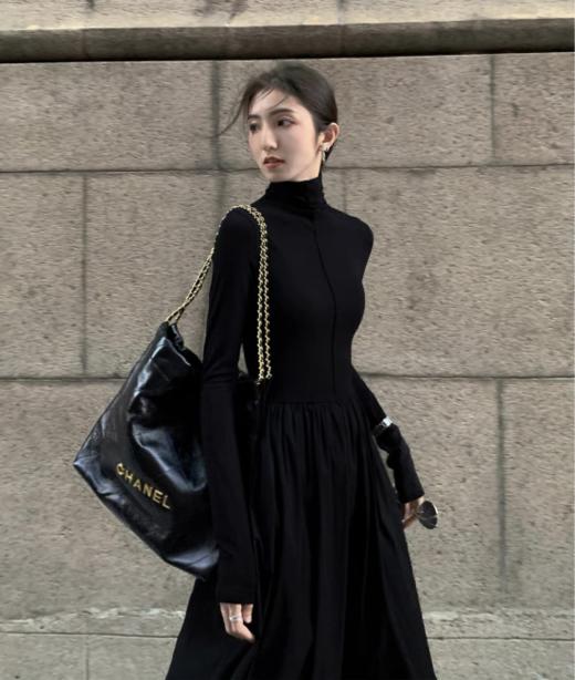 ❤️❤️【全国包邮】加绒版王炸小黑裙🏆：🌟1、从上到下都是加绒设计，🈶大身和裙摆里衬🍹精选优质针织面料💝，内里磨绒，🌞非常保暖⁉️  商品图0