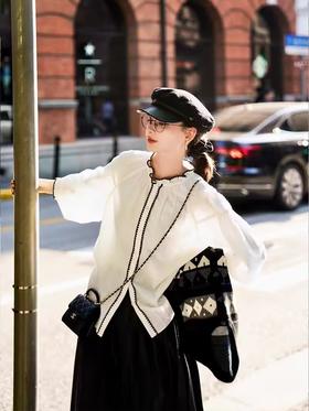 浮生八记/24B079/复古撞色贝壳绣抽褶木耳领插肩灯笼袖衬衣