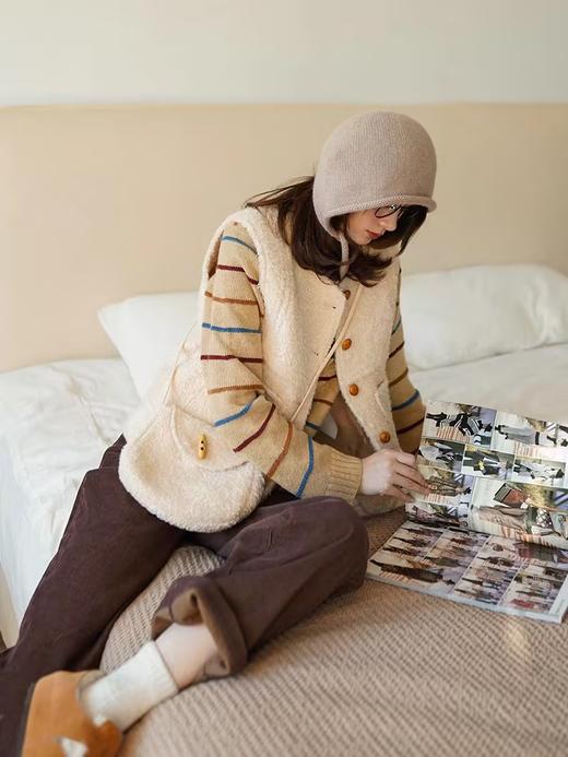 浮生八记/23D225/羊羔绒蘑菇扣马甲 商品图1