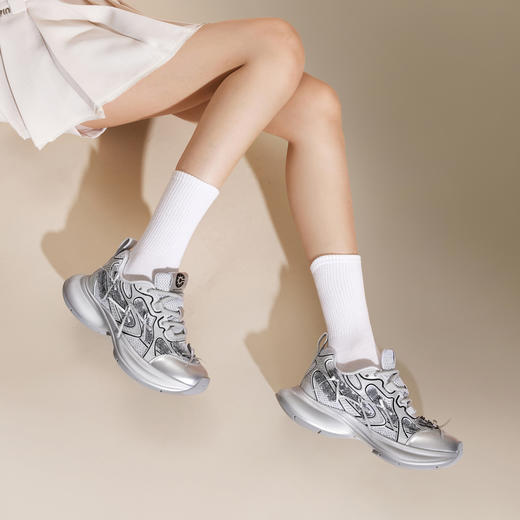 千百度银色网面时尚老爹鞋女款秋季运动休闲鞋A24430020 商品图4