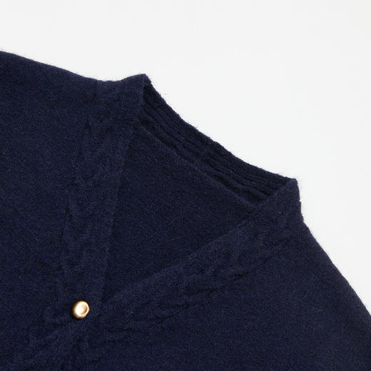 学院风设计感刺绣V领针织开衫女轻薄保暖收腰外套V3842699 商品图5