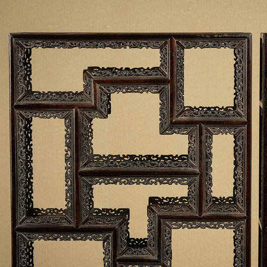 清 紫檀透雕卷草纹圈口博古架摆件（一对） 商品图2