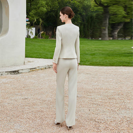 IWY/春秋季新款高级感米色设计感方领西装短外套职业通勤套装CP2008 商品图4