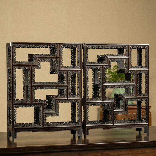 清 紫檀透雕卷草纹圈口博古架摆件（一对） 商品图1