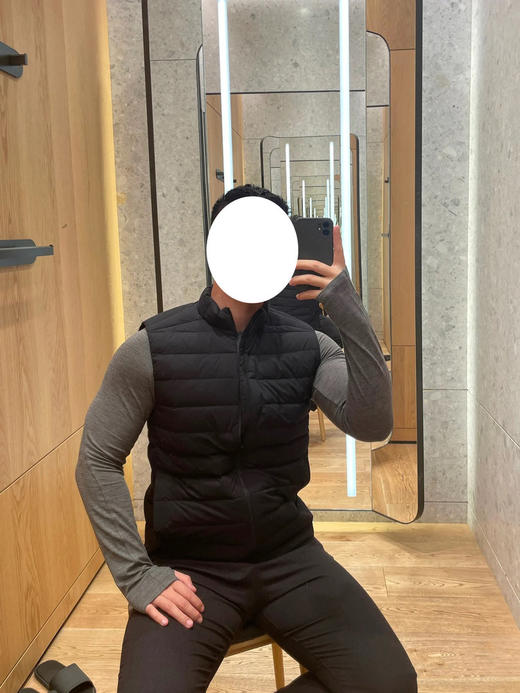 露珠系列羽绒马甲 男款丝羊毛精纺平纹布 立体绗缝走线精致 桑蚕丝+绵羊毛混纺纱线 直身H版型 实穿百搭 精致圆立领设计 商品图5