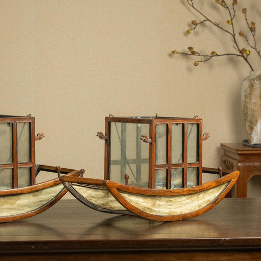 清中期 黄花梨船形宫灯（一对） 商品图1