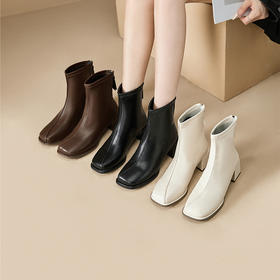 西遇法式方头短靴女新款秋冬高级感配裙高跟靴黑色粗跟瘦瘦靴D3547657