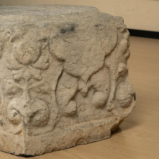 清 石雕花卉纹三弯腿器座（一对） 商品图3