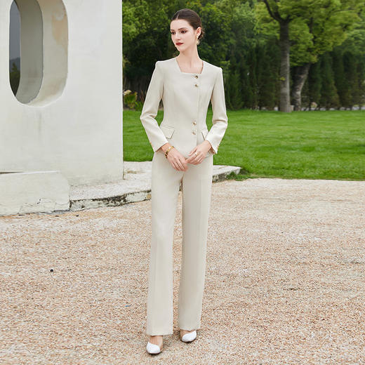 IWY/春秋季新款高级感米色设计感方领西装短外套职业通勤套装CP2008 商品图3