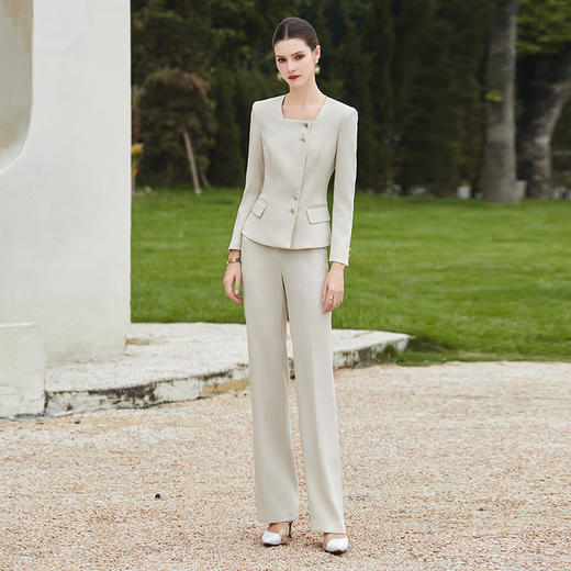 IWY/春秋季新款高级感米色设计感方领西装短外套职业通勤套装CP2008 商品图2