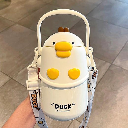 【敲高颜值！嘟嘟鸭保温杯】学生呆萌可爱嘟嘟鸭保温杯高颜值硅胶吸嘴大容量水杯携带方便水杯，萌趣外观，便捷出行。ry 商品图5