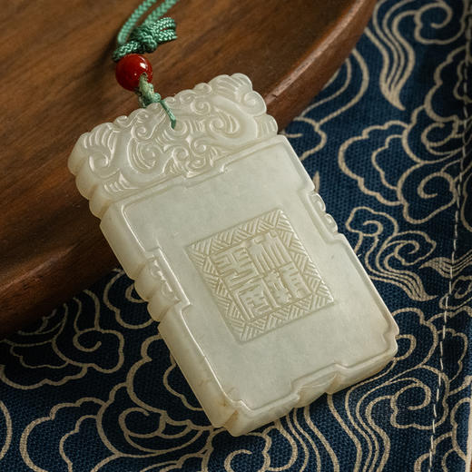 清 玉雕竹报平安牌挂饰 商品图3