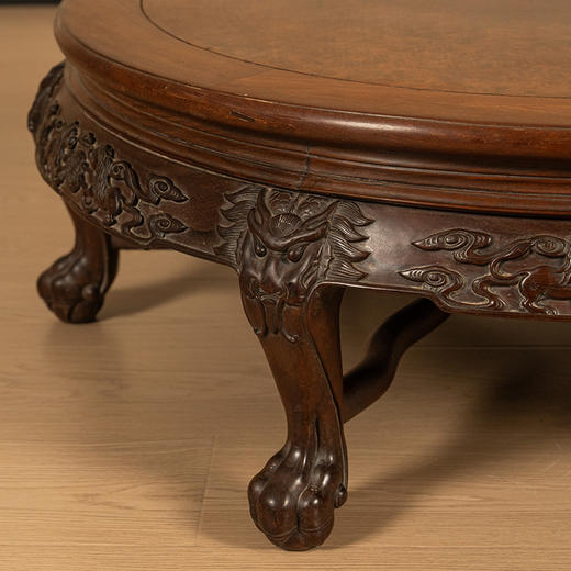 清 红木镶瘿木浮雕狮子滚绣球三弯腿大炕桌 商品图3
