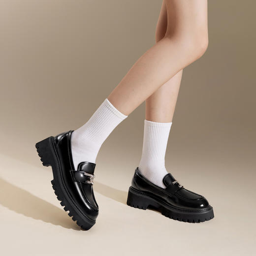 千百度复古新中式厚底乐福鞋女款秋季深口黑色小皮鞋增高A24453906 商品图1