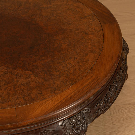 清 红木镶瘿木浮雕狮子滚绣球三弯腿大炕桌 商品图2