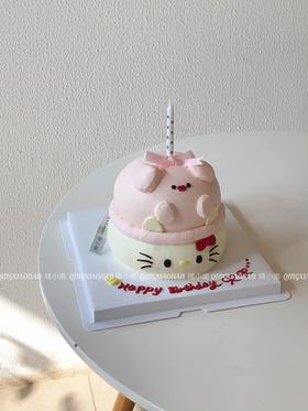 是戴小猪猪帽子的hello kitty
