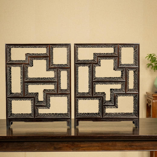 清 紫檀透雕卷草纹圈口博古架摆件（一对） 商品图0