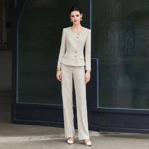 IWY/春秋季新款高级感米色设计感方领西装短外套职业通勤套装CP2008 商品图1