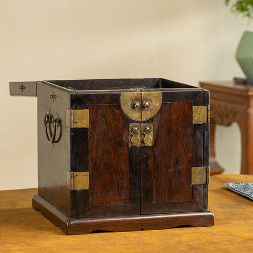 清早期 紫檀平顶官皮箱 商品图3