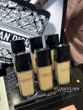 DIOR迪奥凝脂恒久锁妆粉底液哑光亮泽滋润遮瑕持久不蹭妆30ml