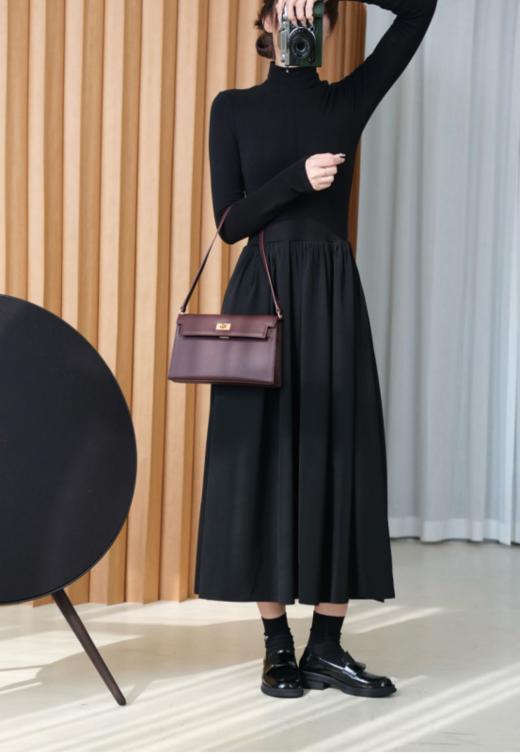 ❤️❤️【全国包邮】加绒版王炸小黑裙🏆：🌟1、从上到下都是加绒设计，🈶大身和裙摆里衬🍹精选优质针织面料💝，内里磨绒，🌞非常保暖⁉️  商品图3