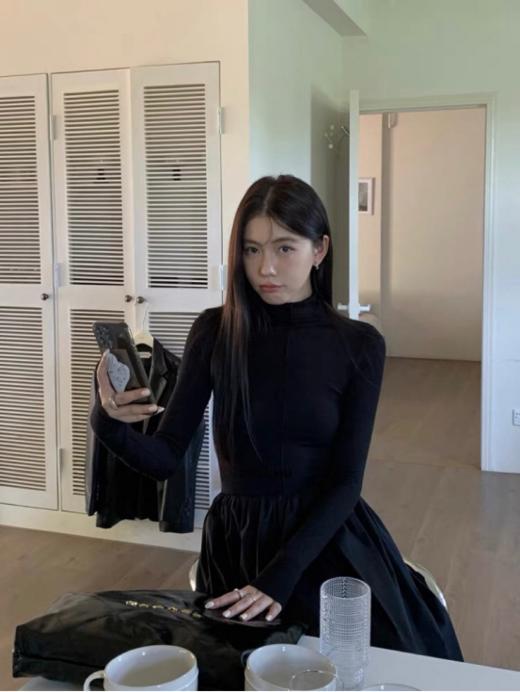 ❤️❤️【全国包邮】加绒版王炸小黑裙🏆：🌟1、从上到下都是加绒设计，🈶大身和裙摆里衬🍹精选优质针织面料💝，内里磨绒，🌞非常保暖⁉️  商品图4