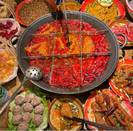 🔰🔰🔰【火辣情麻辣火锅底料】😃重庆特产店必带的火锅底料，💗到手20袋！ 🤗秋冬季节围炉聚餐吃火锅首选，💌川味火锅界天花板💥  商品图1