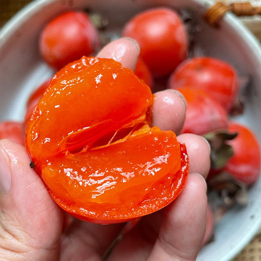 金秋树熟玫瑰蜜柿 | 可以用吸管吃的柿子 一口甜如蜜 果色红似火 果面光泽透亮 枝头自然成熟 柿子 商品图7