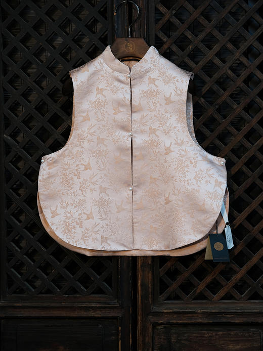 盛唐牡丹| 荷花白喜鹊纹花蕾缎马甲 商品图4