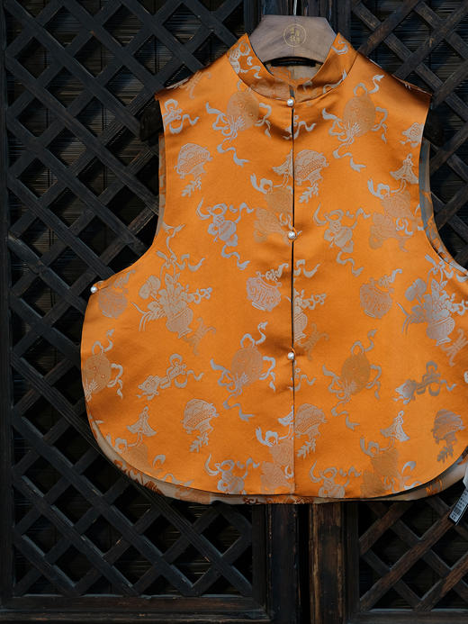 盛唐牡丹| 橙色吉祥八宝花蕾缎马甲 商品图1