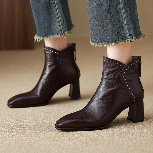 【预售5天】方头粗跟春秋单靴法式复古铆钉小踝靴女冬季新款羊皮高跟通勤短靴MLJ&C77 商品图0