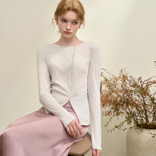 西遇法式针织上衣T恤女新款红色复古不规则修身针织衫13442542 商品图3