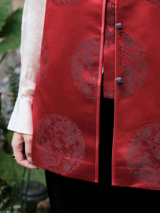 盛唐婧 |中式国风库缎中长马甲-红色 商品图2