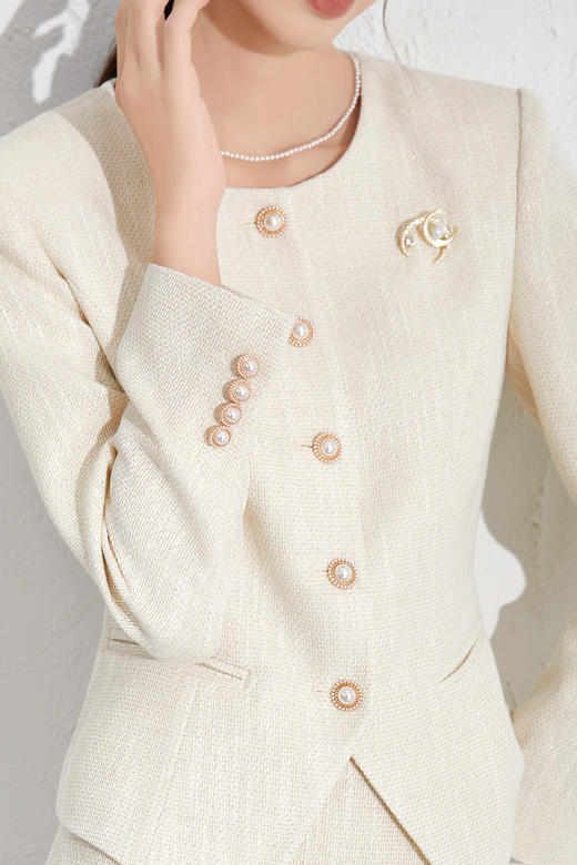 艾尚臣米色小香风套装洋气减龄秋季新款女装收腰显瘦职场两件套裙 商品图6