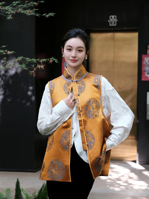 盛唐婧 |中式国风库缎中长马甲-黄色 商品图0