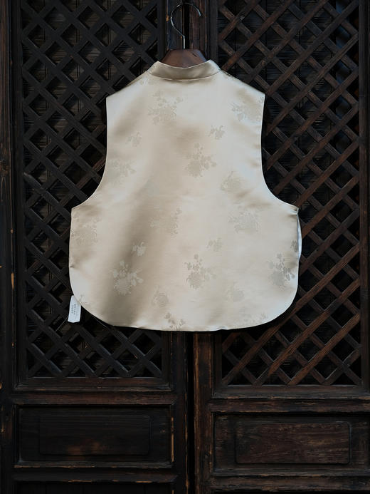 盛唐牡丹| 凝脂色花锦缎菊花纹马甲 商品图8