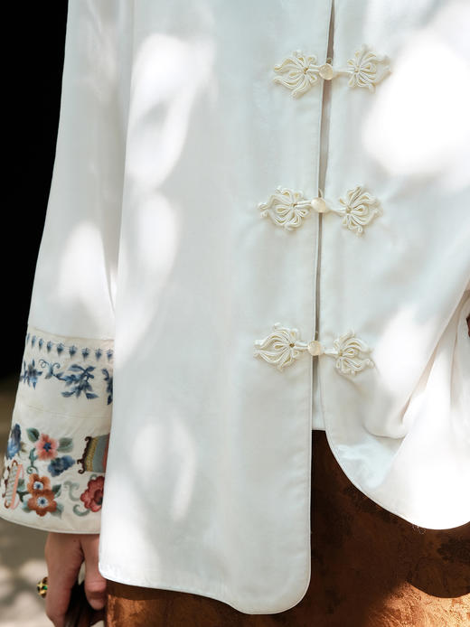 盛唐牡丹| 白色丝绒双挽袖绣花双面穿外套 商品图3