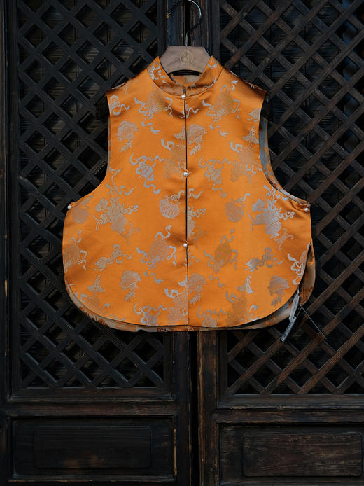 盛唐牡丹| 橙色吉祥八宝花蕾缎马甲 商品图0