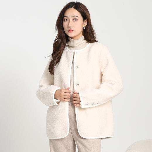 EITIE爱特爱时尚保暖毛绒羊剪毛大口袋气质圆领短外套冬新款D2403415 商品图3