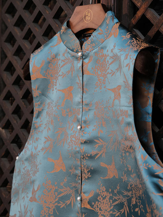 盛唐牡丹| 秋波蓝喜鹊纹花蕾缎马甲 商品图4