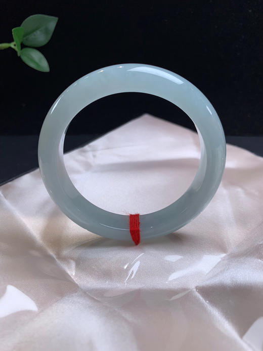 611384，57.7天空蓝正圈手镯，12.8-8.3mm，整体带蓝底色 干净均匀 商品图6