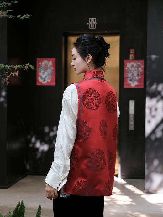 盛唐婧 |中式国风库缎中长马甲-红色 商品图4