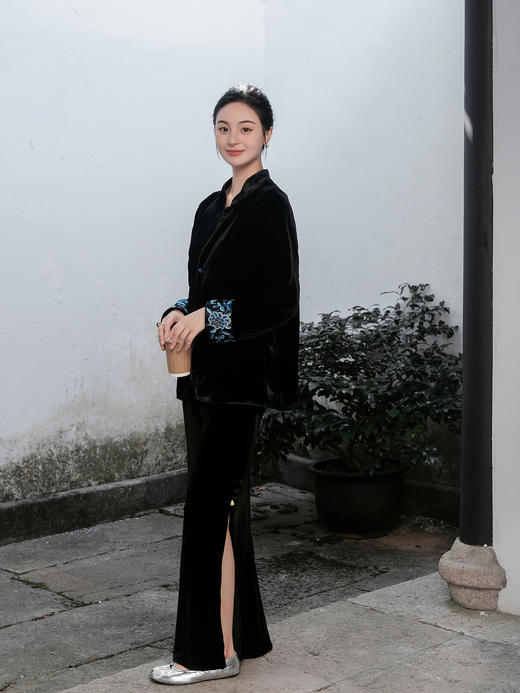 盛唐牡丹 |丝绒配三蓝打籽绣牡丹花纹袖口外套 商品图4