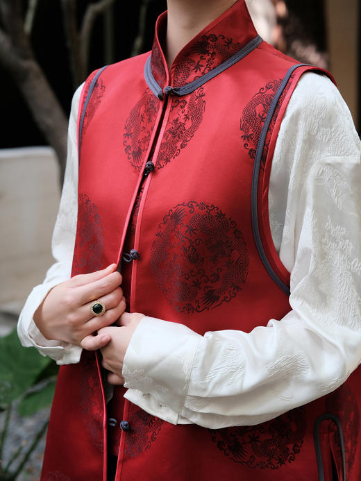 盛唐婧 |中式国风库缎中长马甲-红色 商品图1