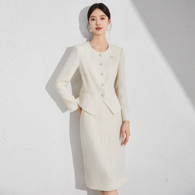 IWY/米色小香风套装洋气减龄秋冬季新款女装收腰显瘦职场两件套裙1024CS015
