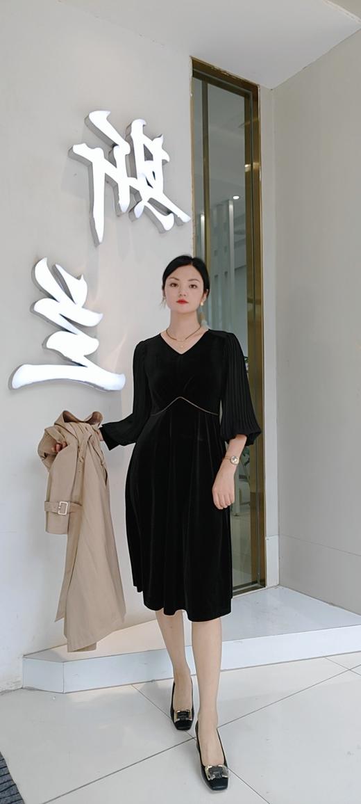 484218时尚气质款丝绒连衣裙 商品图1