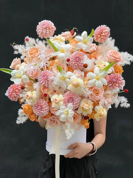 高端轻奢定制花束抱抱桶幸福时光 商品图0